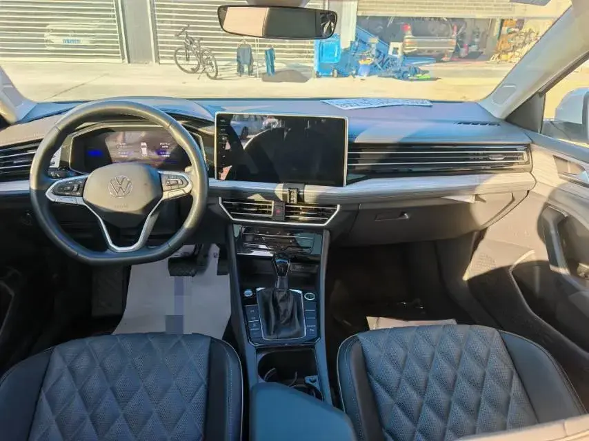 2023 VOLKSWAGEN SAGITAR thumbnail 3