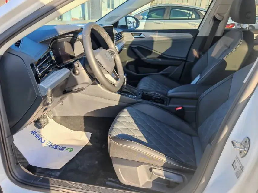 2023 VOLKSWAGEN SAGITAR thumbnail 4