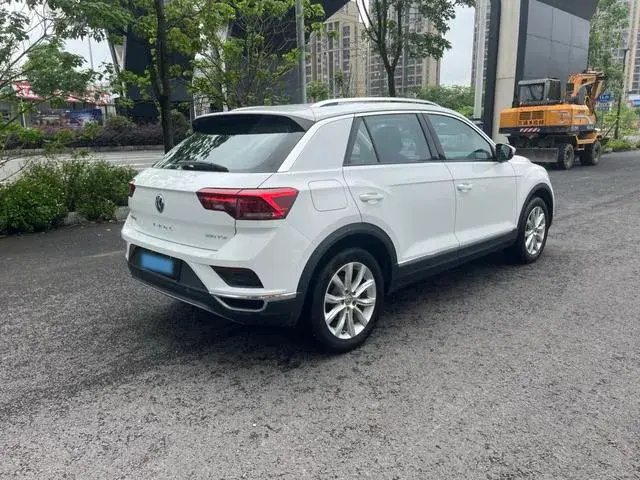 2022 VOLKSWAGEN T-ROC thumbnail 4