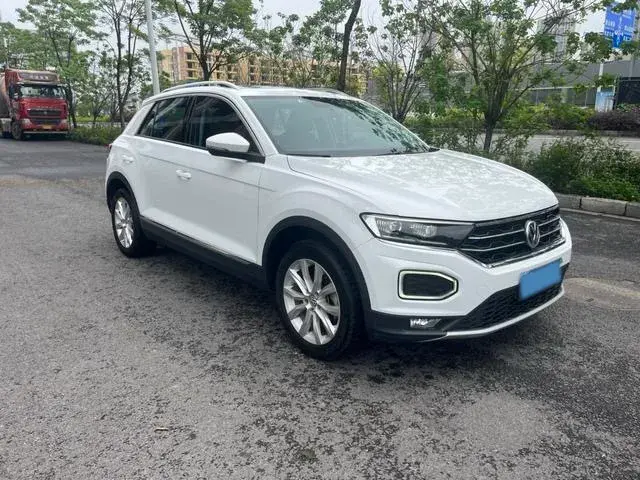 2022 VOLKSWAGEN T-ROC thumbnail 3