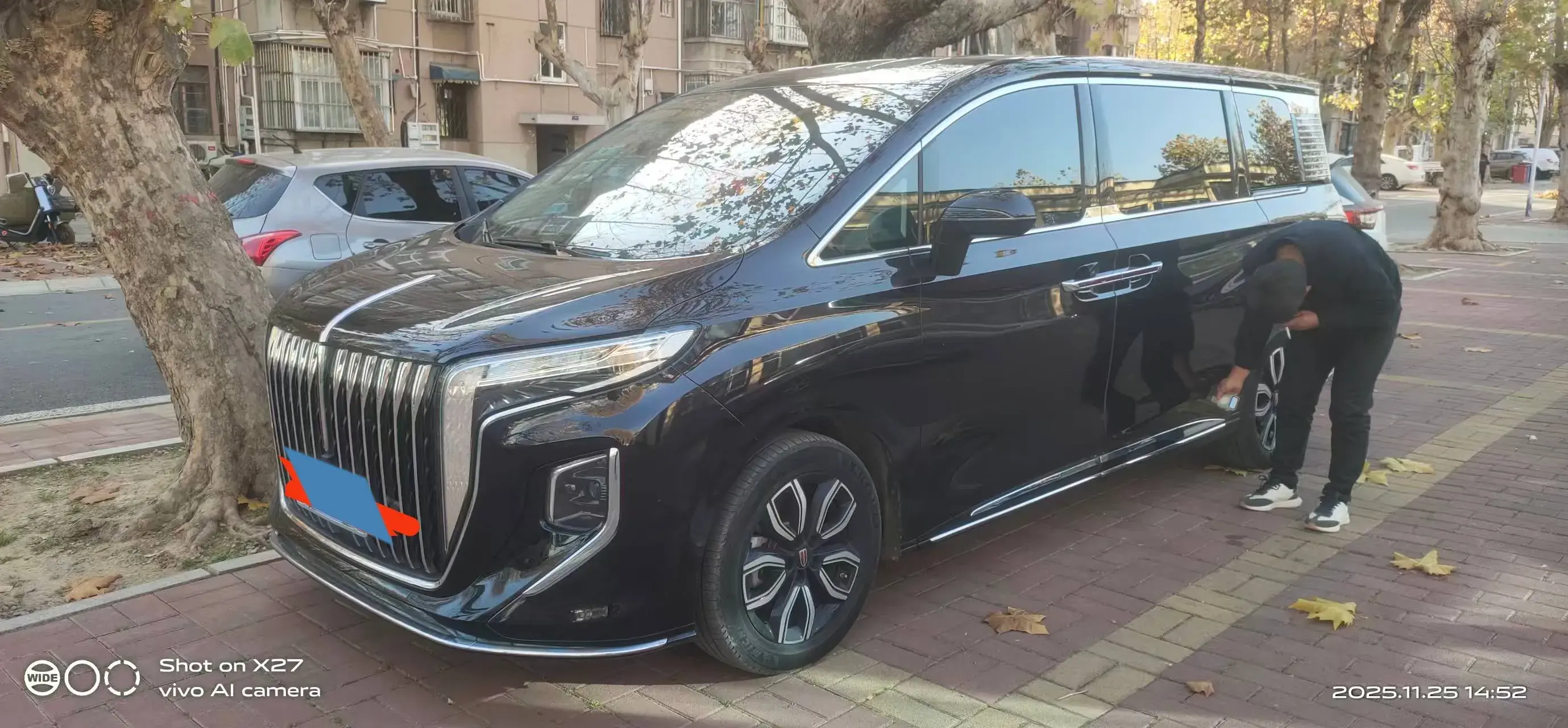 2023 HONGQI HQ9 view 1