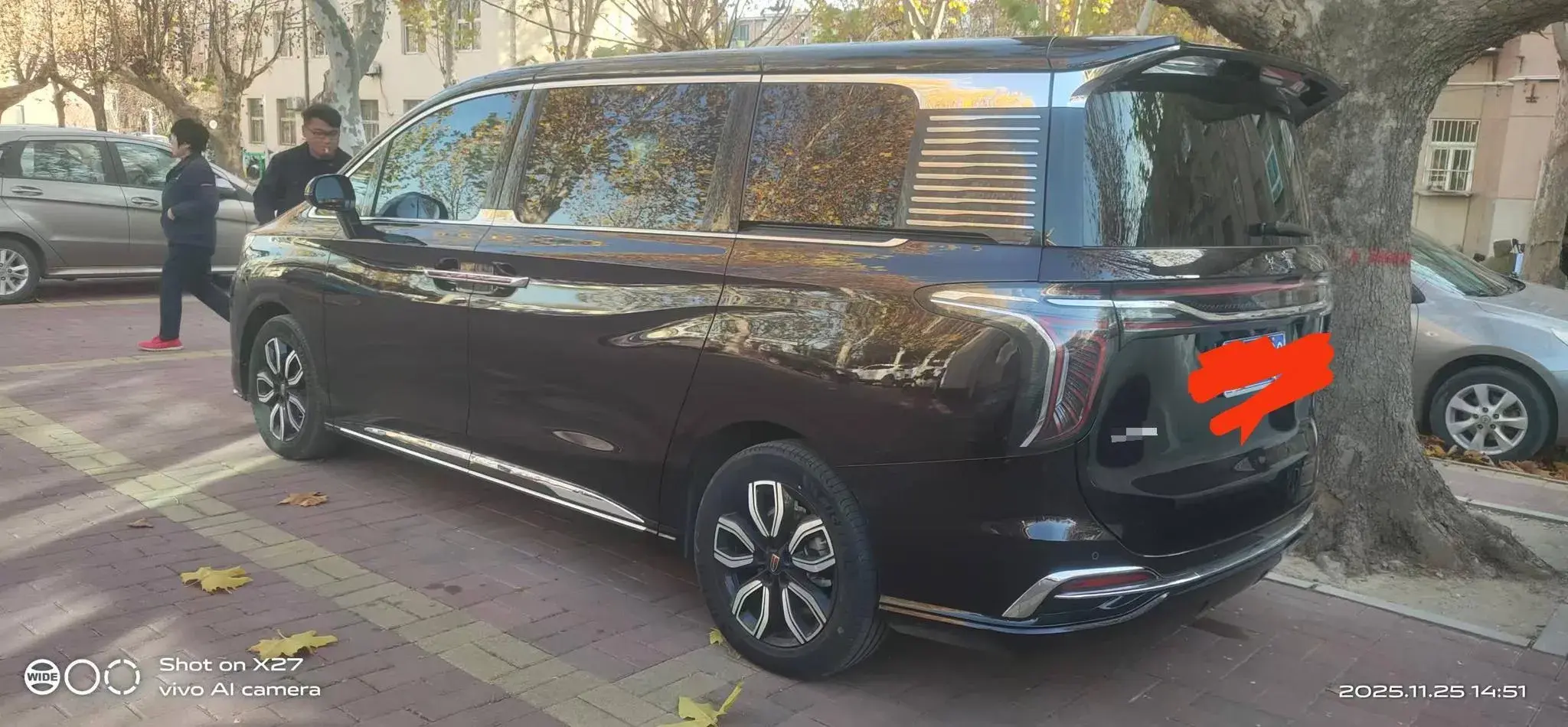 2023 HONGQI HQ9 thumbnail 3