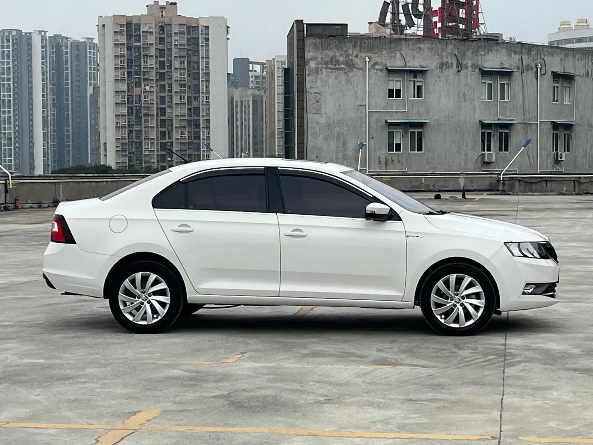 2018 SKODA RAPID thumbnail 3