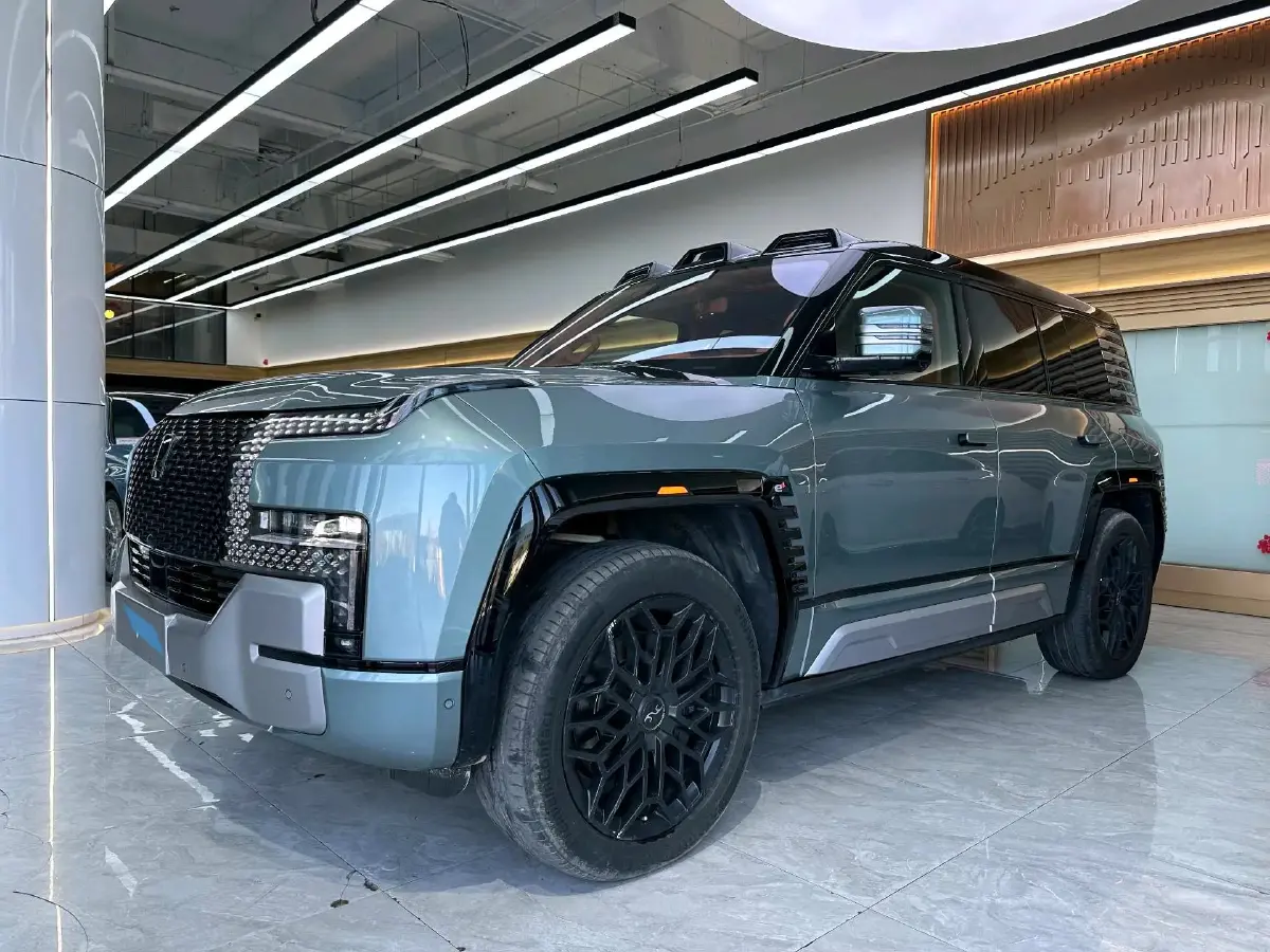 2023 YangWang U8 2.0T 272HP L4 REEV 49.05KWH