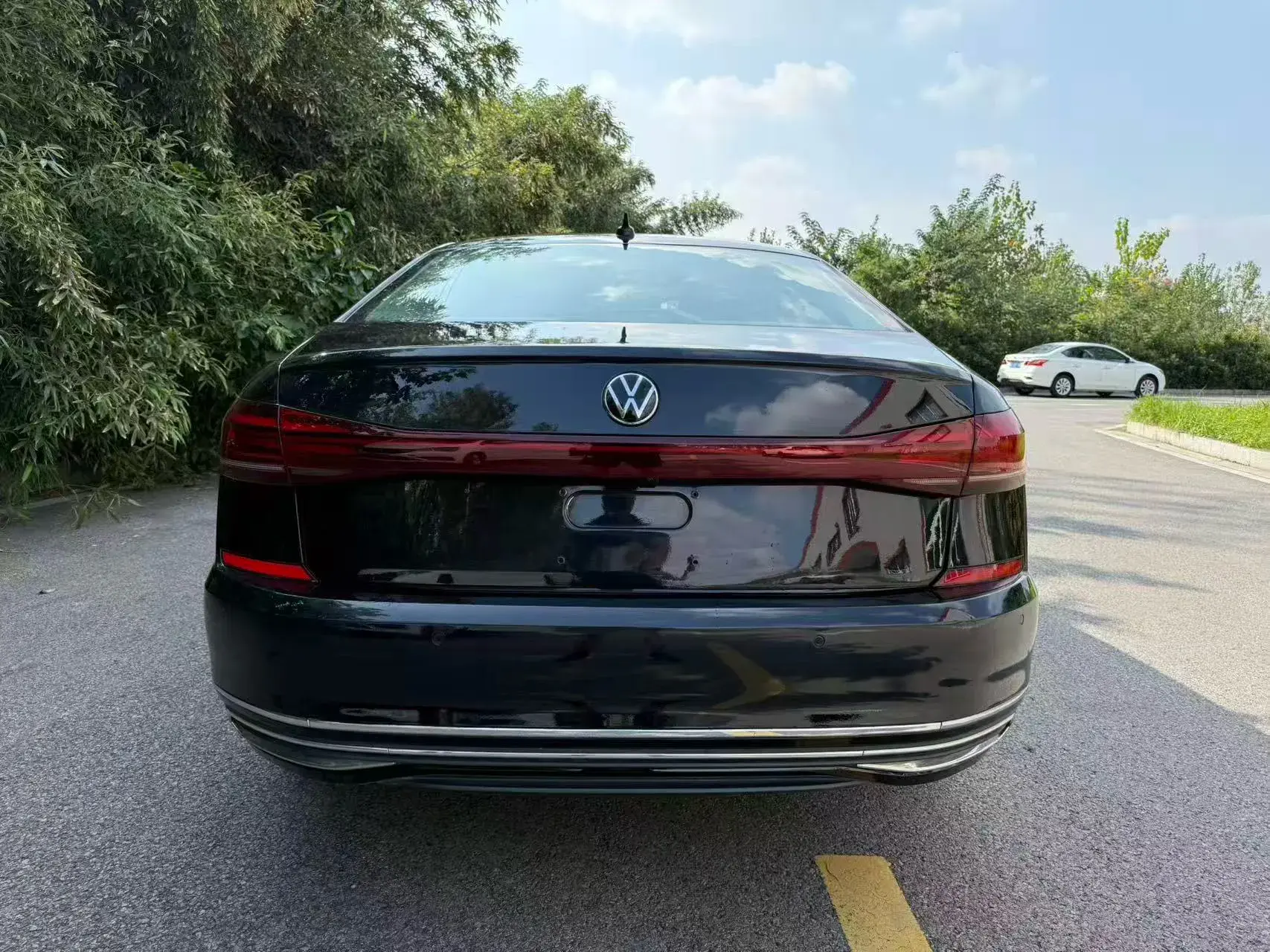 2021 VOLKSWAGEN PASSAT thumbnail 4