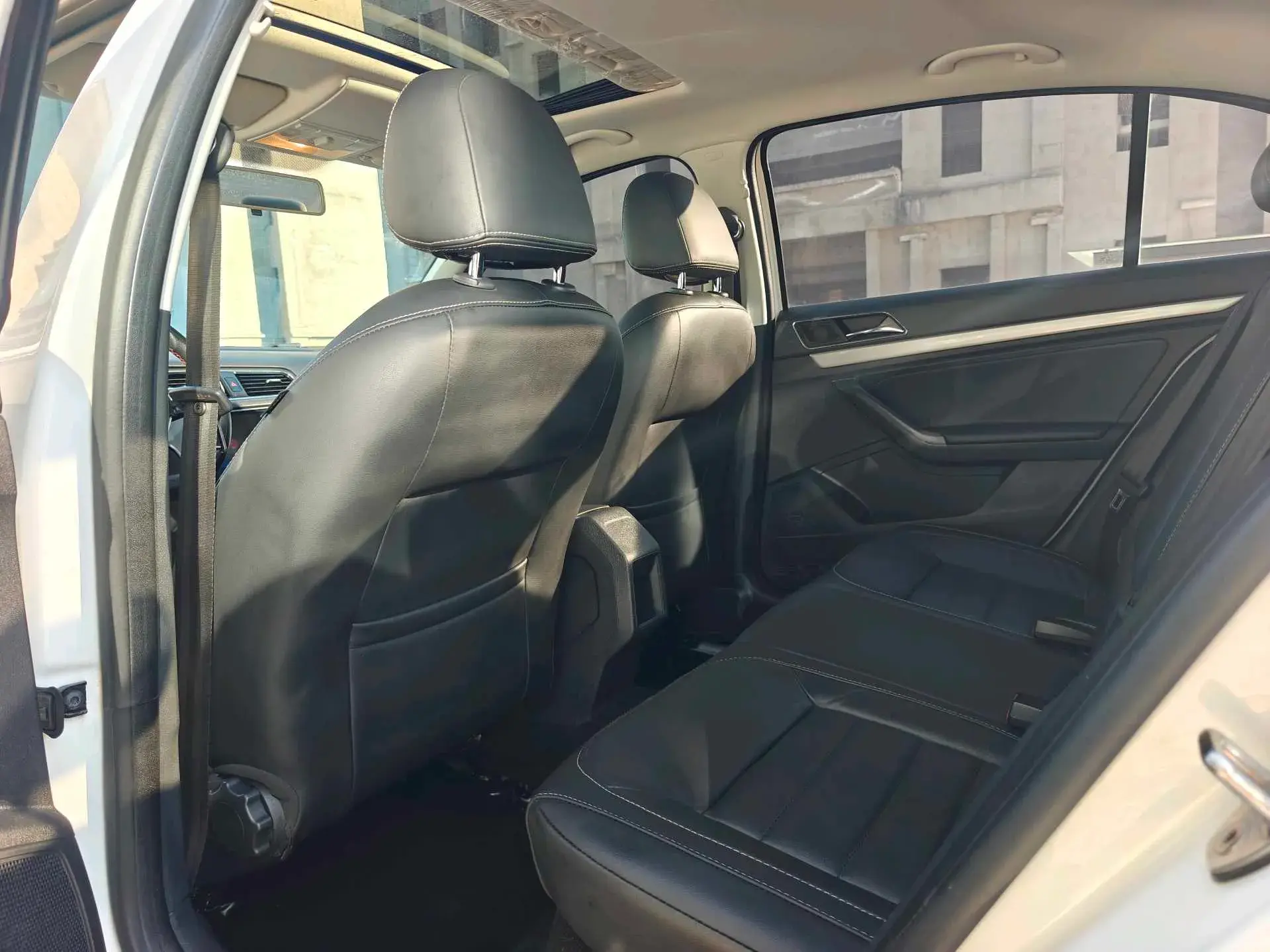 2017 VOLKSWAGEN LAVIDA thumbnail 4