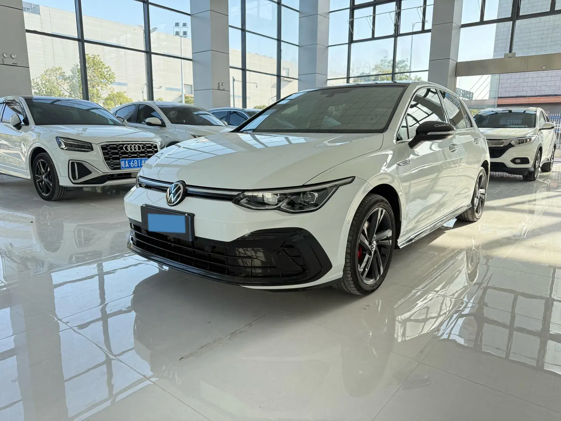 2023 VOLKSWAGEN GOLF view 1