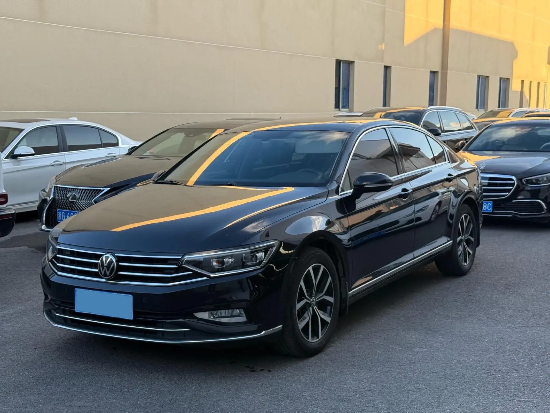 2020 VOLKSWAGEN MAGOTAN view 1