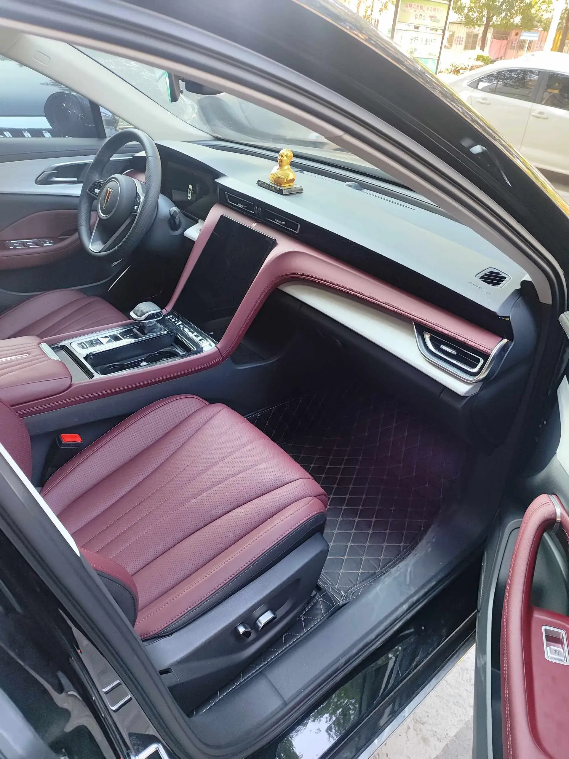 2025 HONGQI H5 thumbnail 4