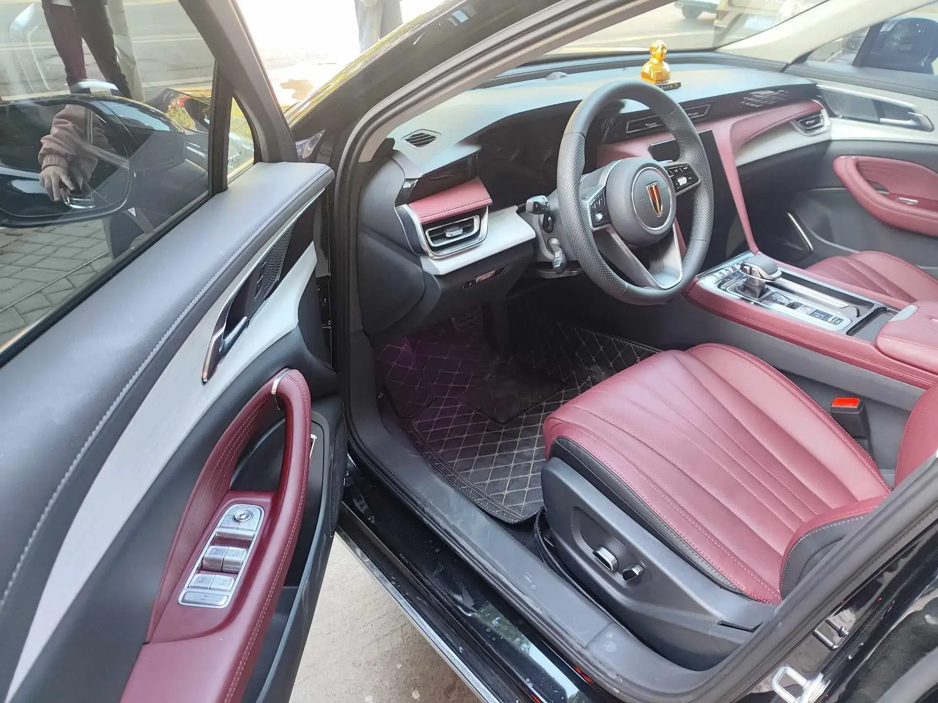 2025 HONGQI H5 thumbnail 2