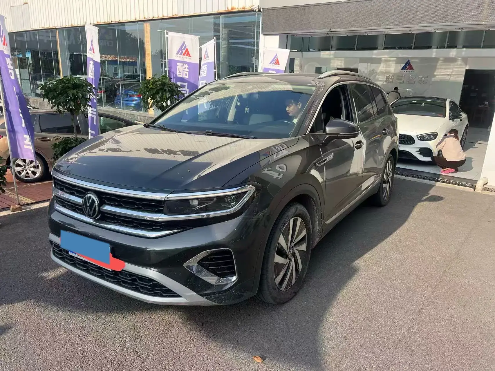 2021 VOLKSWAGEN TALAGON view 1