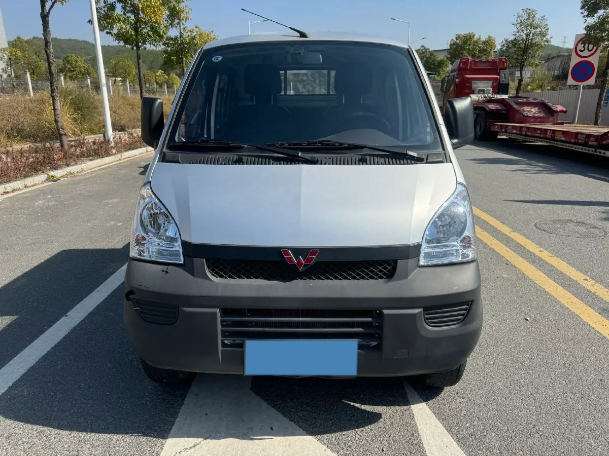 2021 WuLing RongGuang Mini Truck 1.2L 76HP L4 5MT,autocango,china used car exporter,china ev exporter,chinese used car exporter,chinese used ev exporter