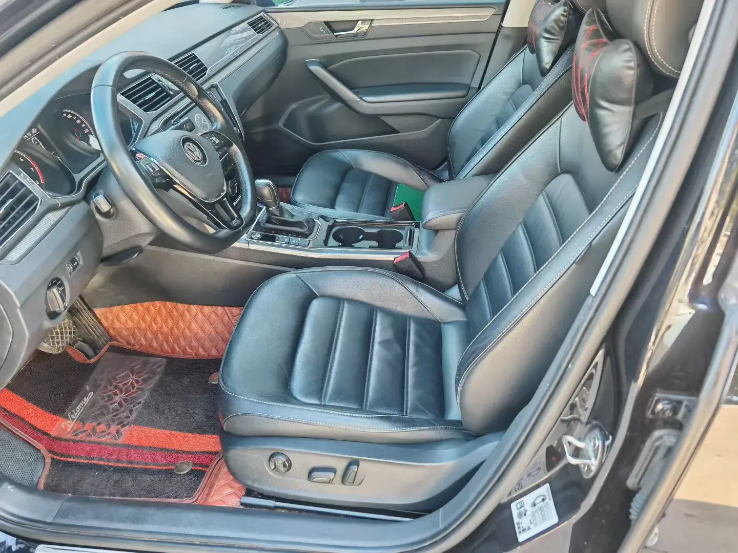 2017 VOLKSWAGEN PASSAT thumbnail 3