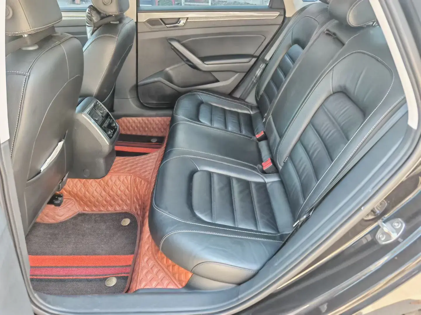 2017 VOLKSWAGEN PASSAT thumbnail 4