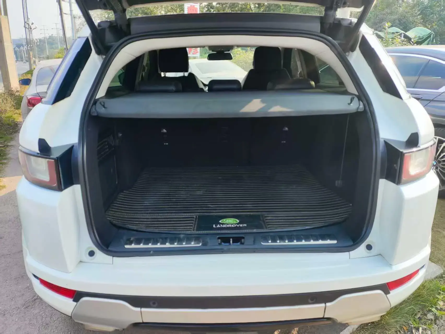 2018 LAND ROVER thumbnail 4