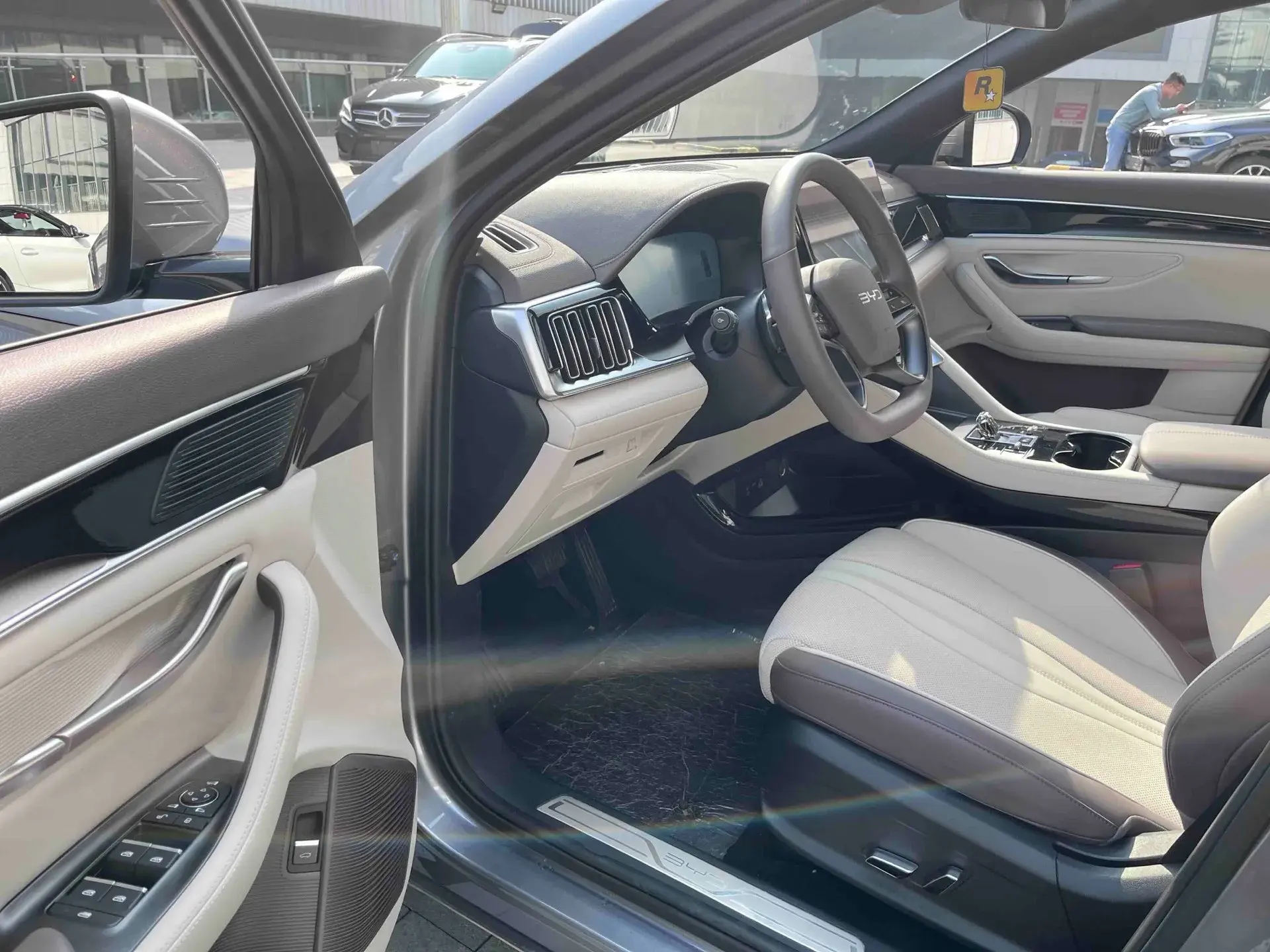 2025 BYD SONG thumbnail 4