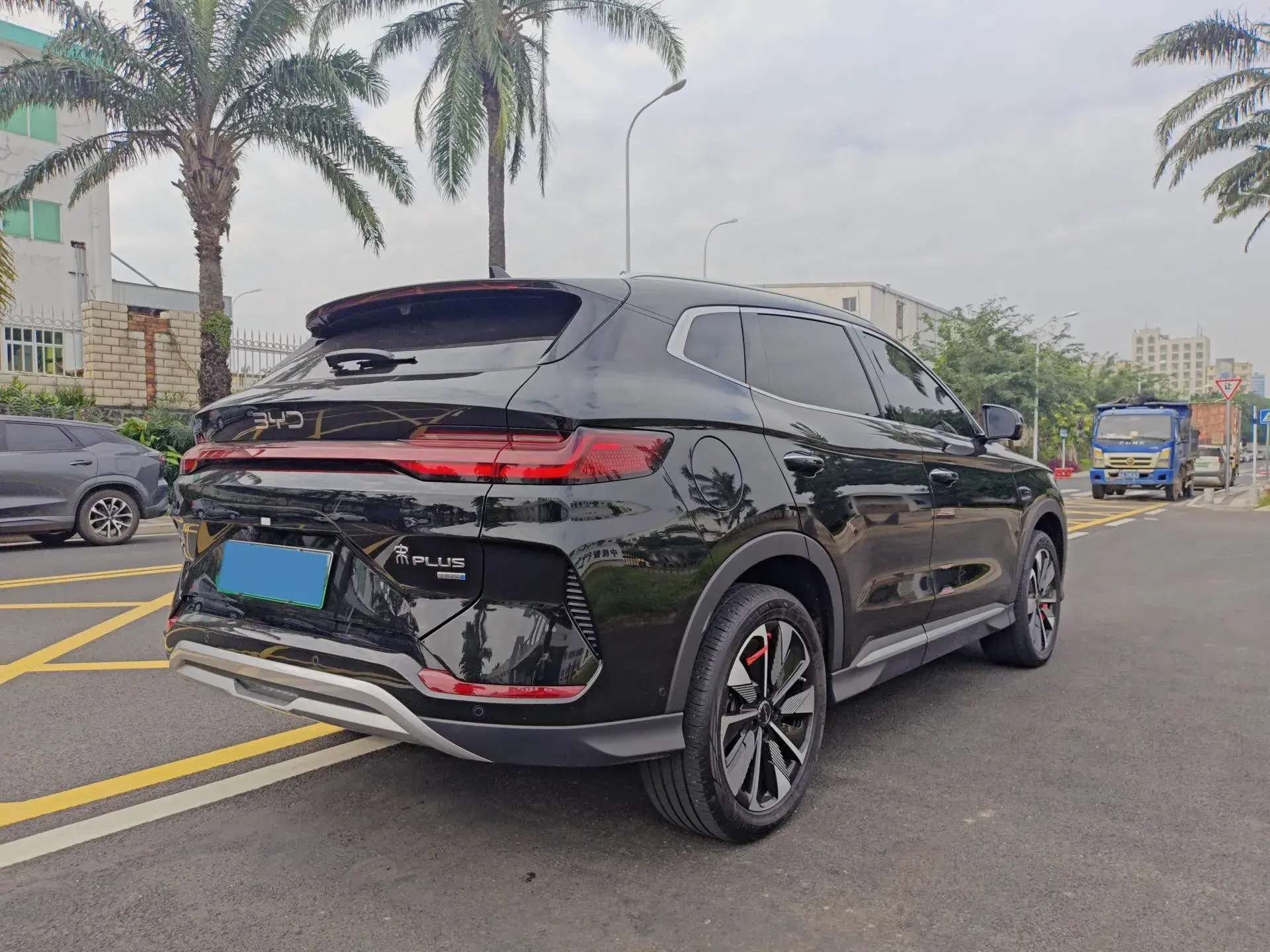 2025 BYD SONG thumbnail 3