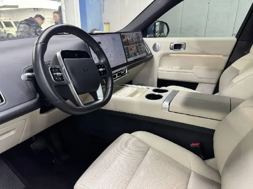 2023 LI L7 thumbnail 3