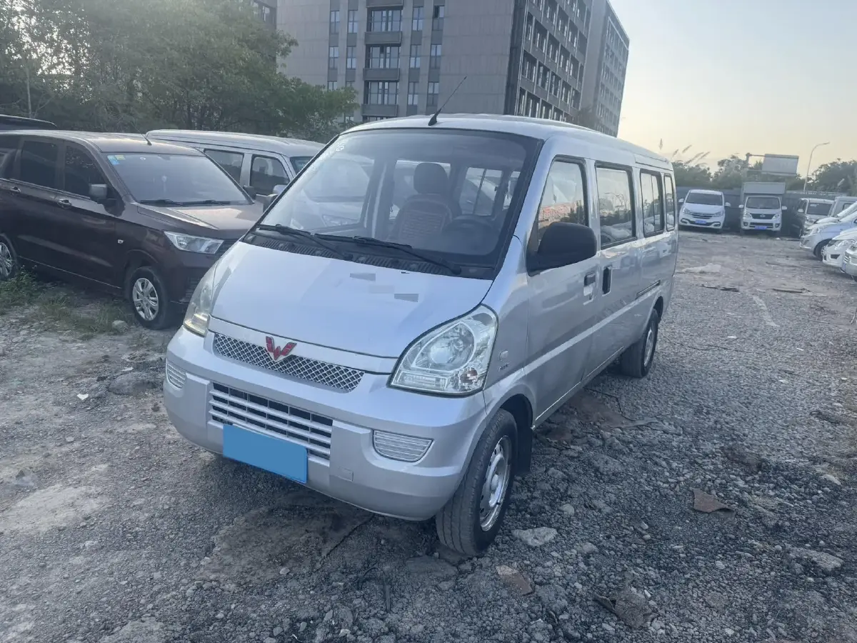 2012 WuLing RongGuang 1.5L 107HP L4 5MT