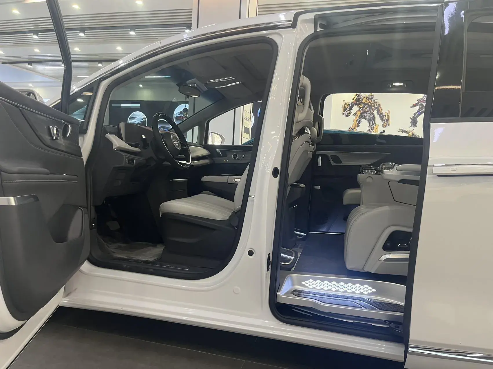 2025 BUICK GL8 thumbnail 2