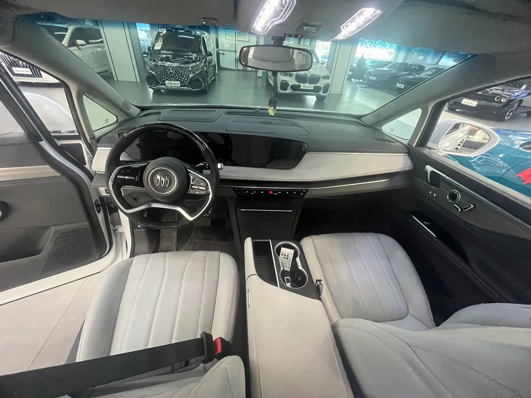 2025 BUICK GL8 thumbnail 4