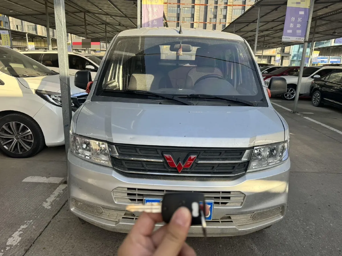 2022 WuLing RongGuang New Truck 1.8L 125HP L4 5MT,autocango,china used car exporter,china ev exporter,chinese used car exporter,chinese used ev exporter