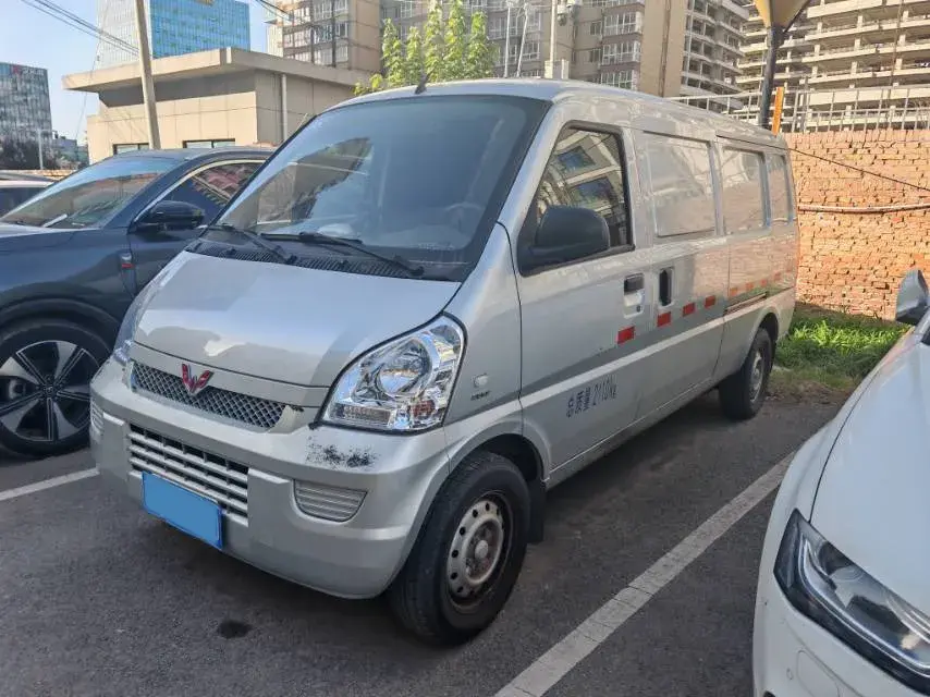 2021 WuLing RongGuang 1.5L 99HP L4 5MT