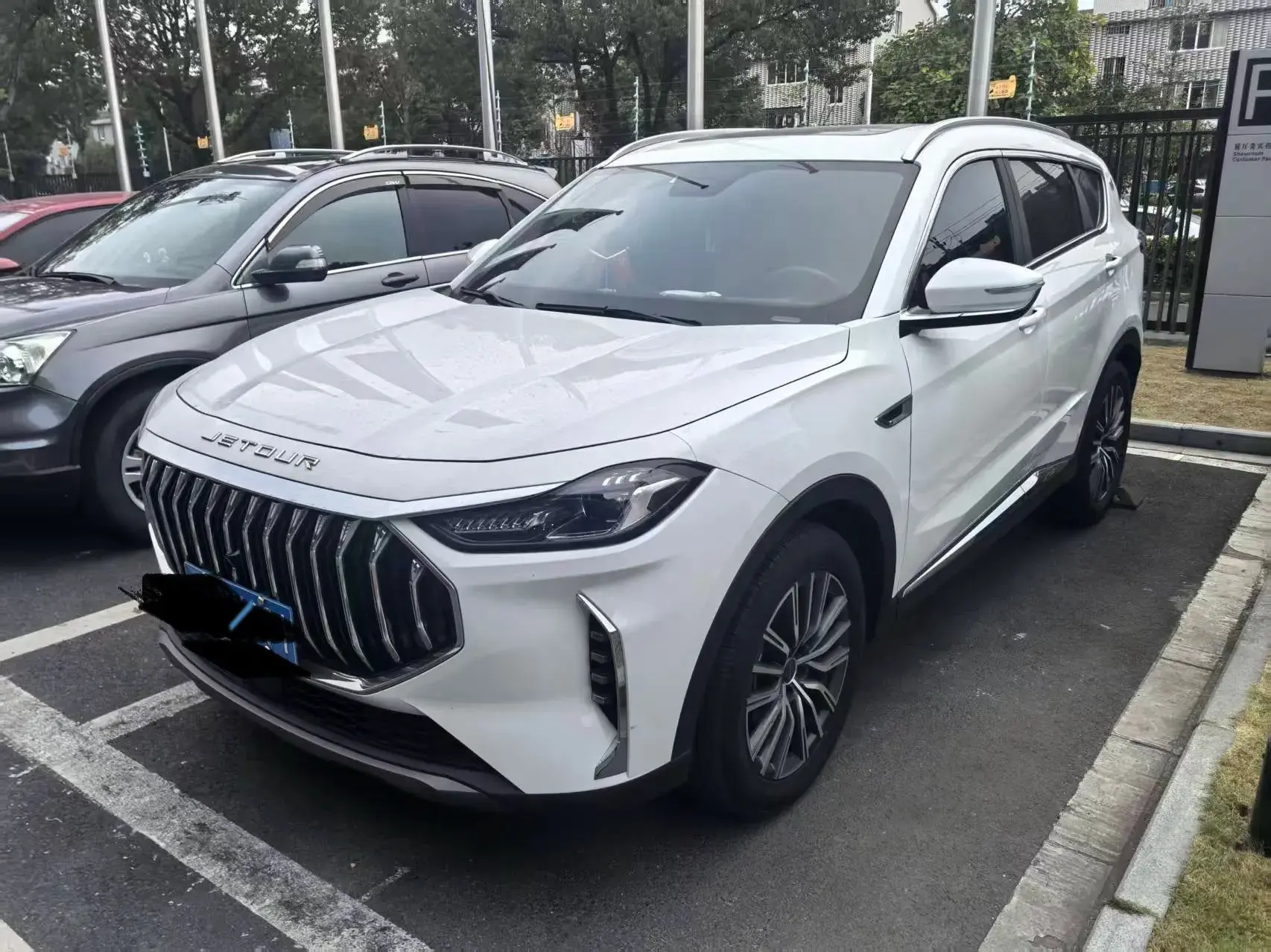 2024 JETOUR X70 view 1