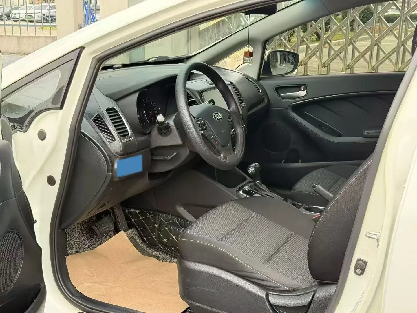 2017 KIA K3 thumbnail 4