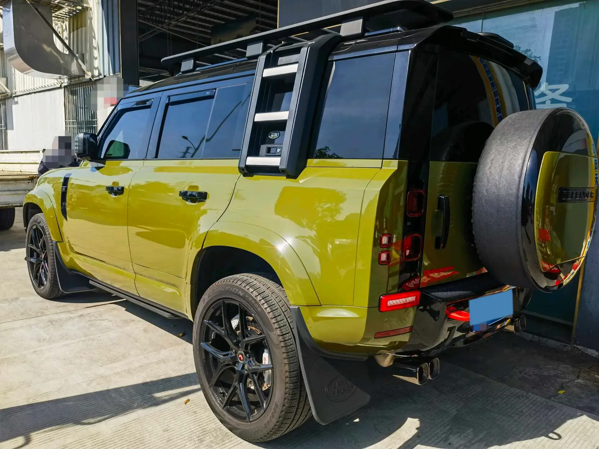 2023 LAND ROVER thumbnail 3