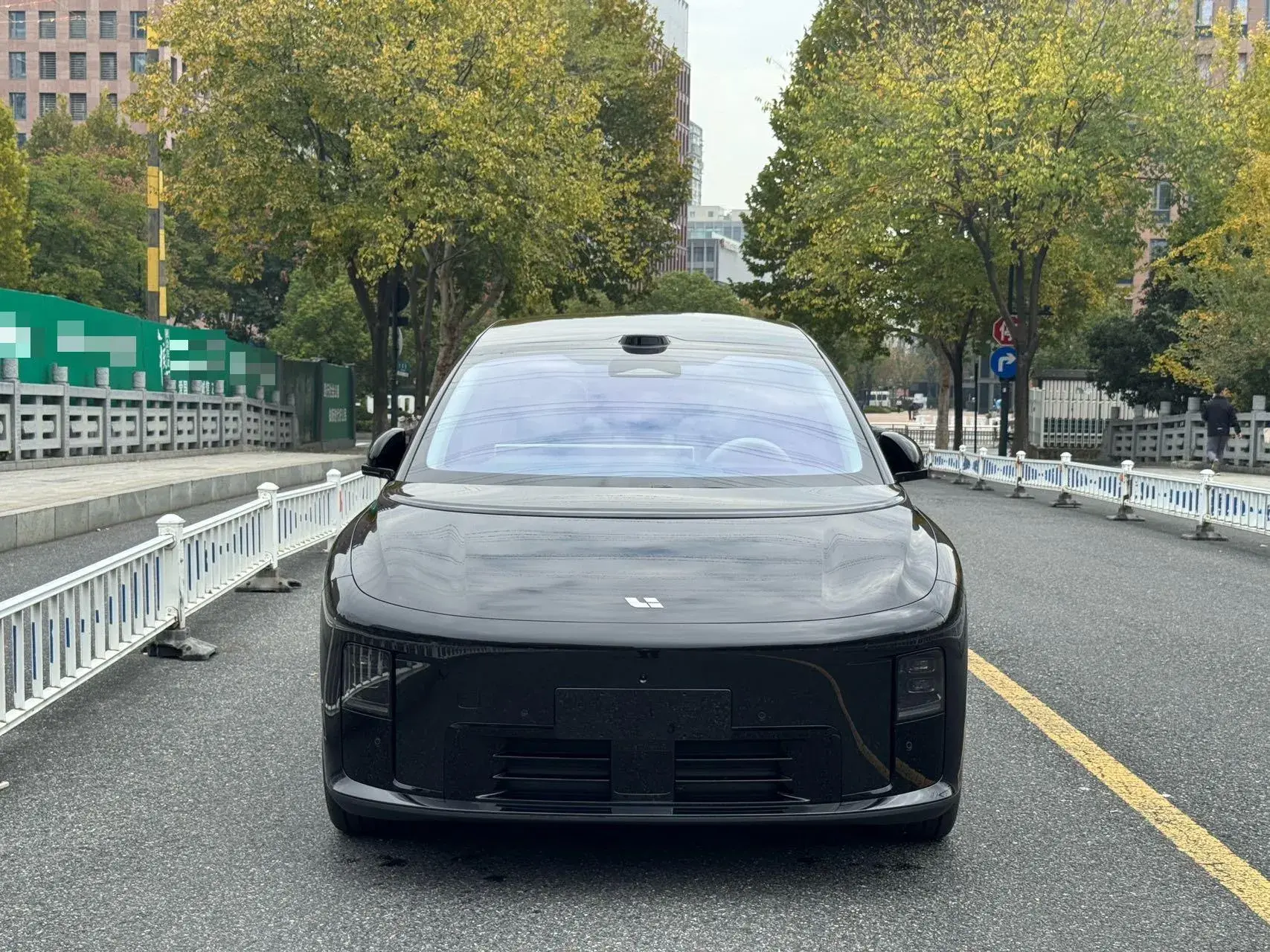 2025 LI I8 thumbnail 2