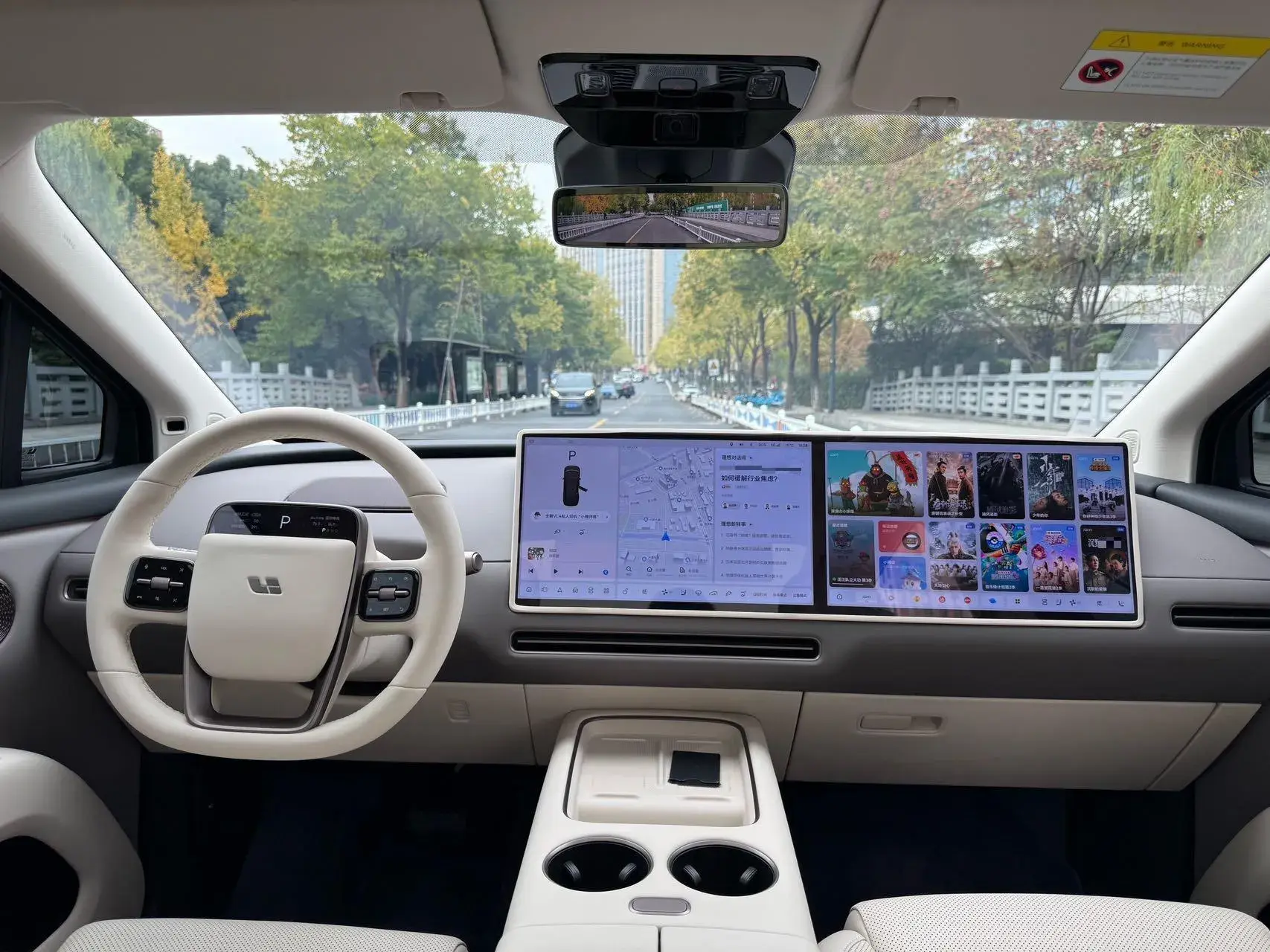 2025 LI I8 thumbnail 4