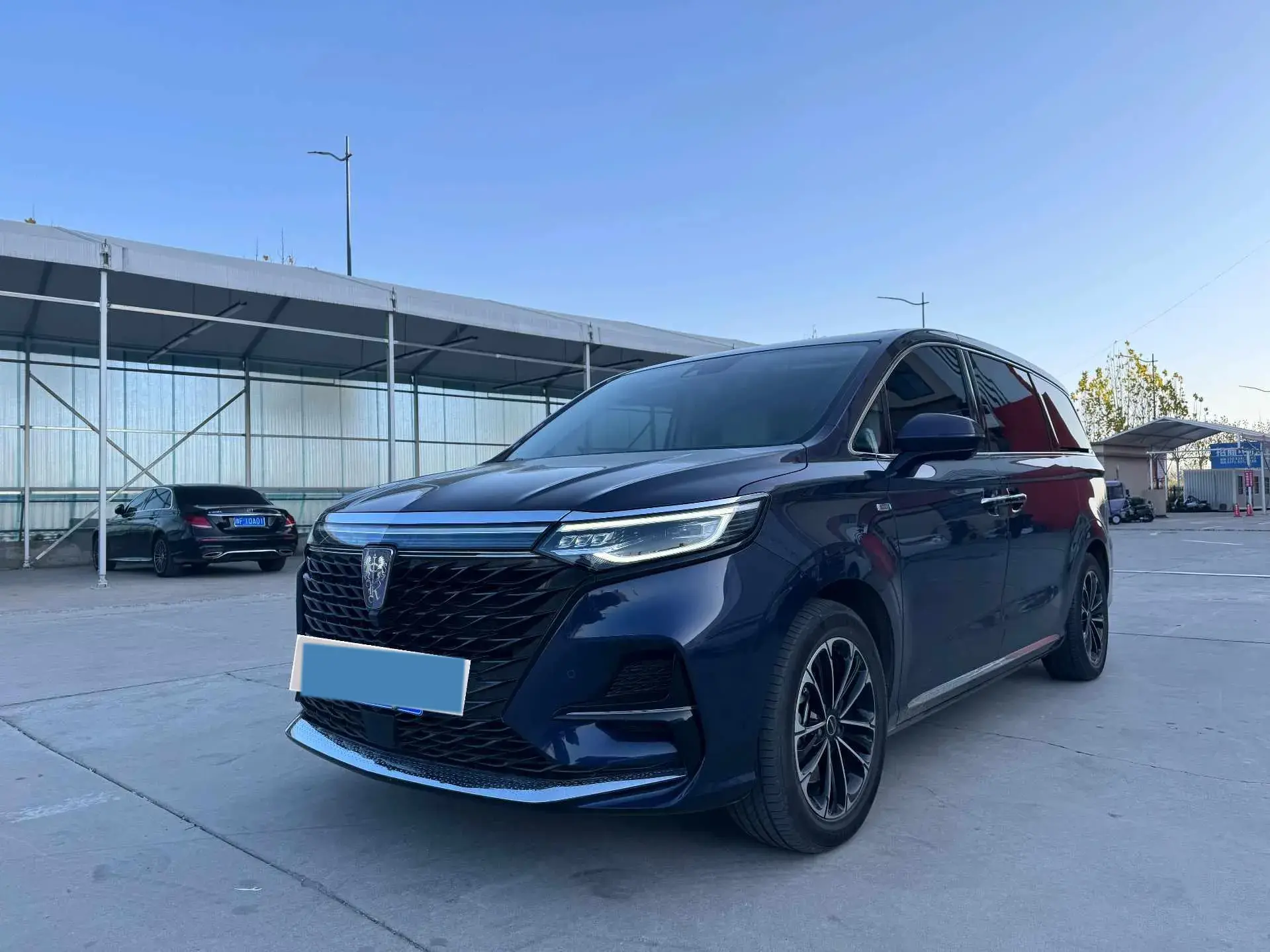 2022 ROEWE IMAX8 view 1