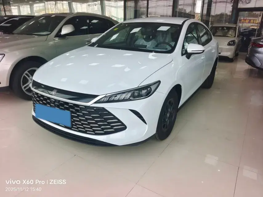 2025 BYD SEAL05 view 1