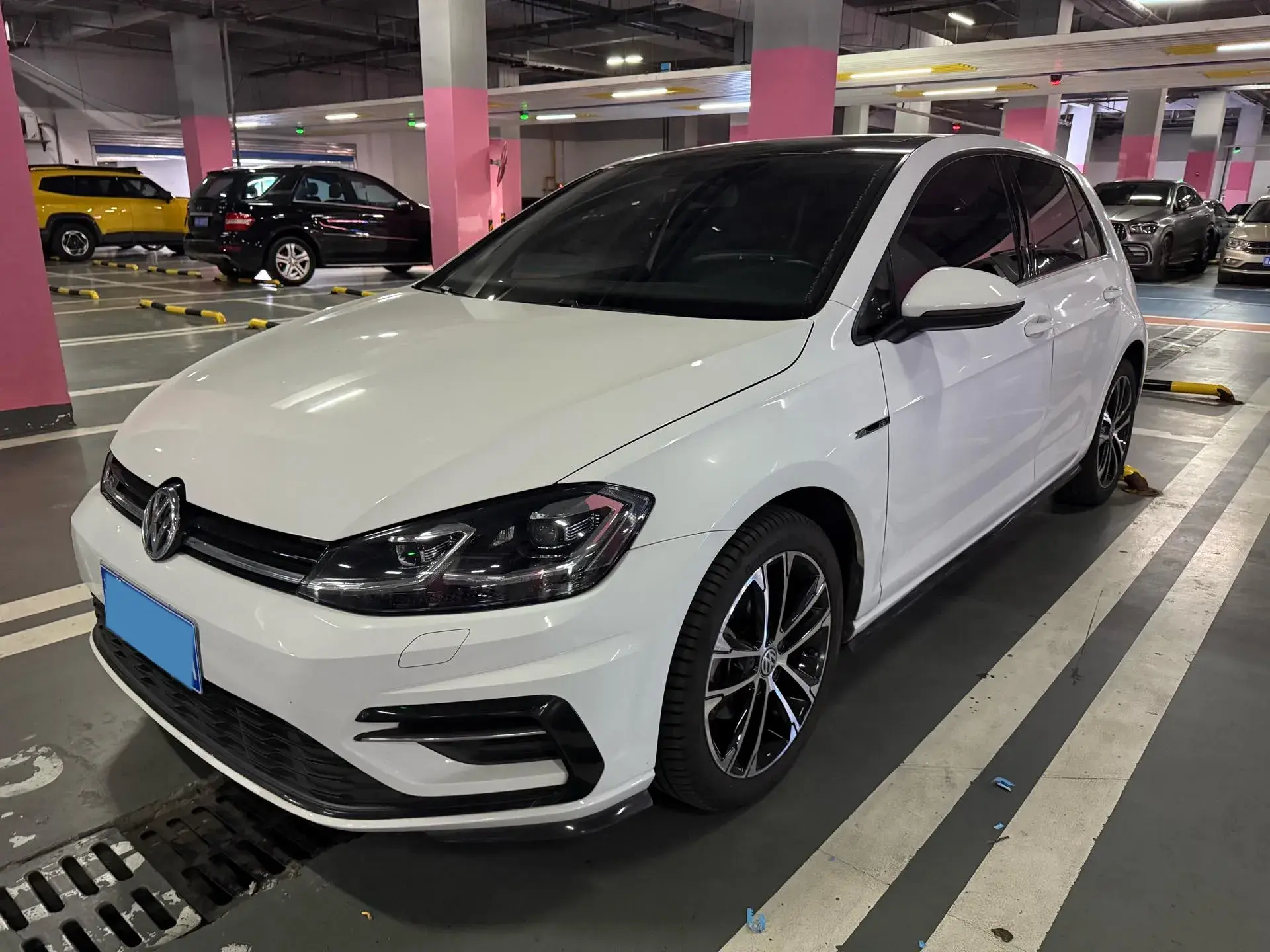 2018 VOLKSWAGEN GOLF view 1