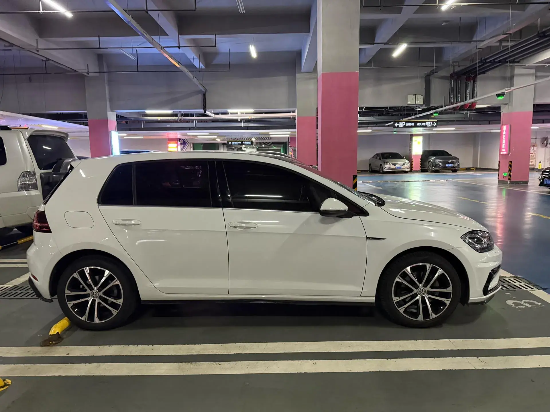 2018 VOLKSWAGEN GOLF thumbnail 3