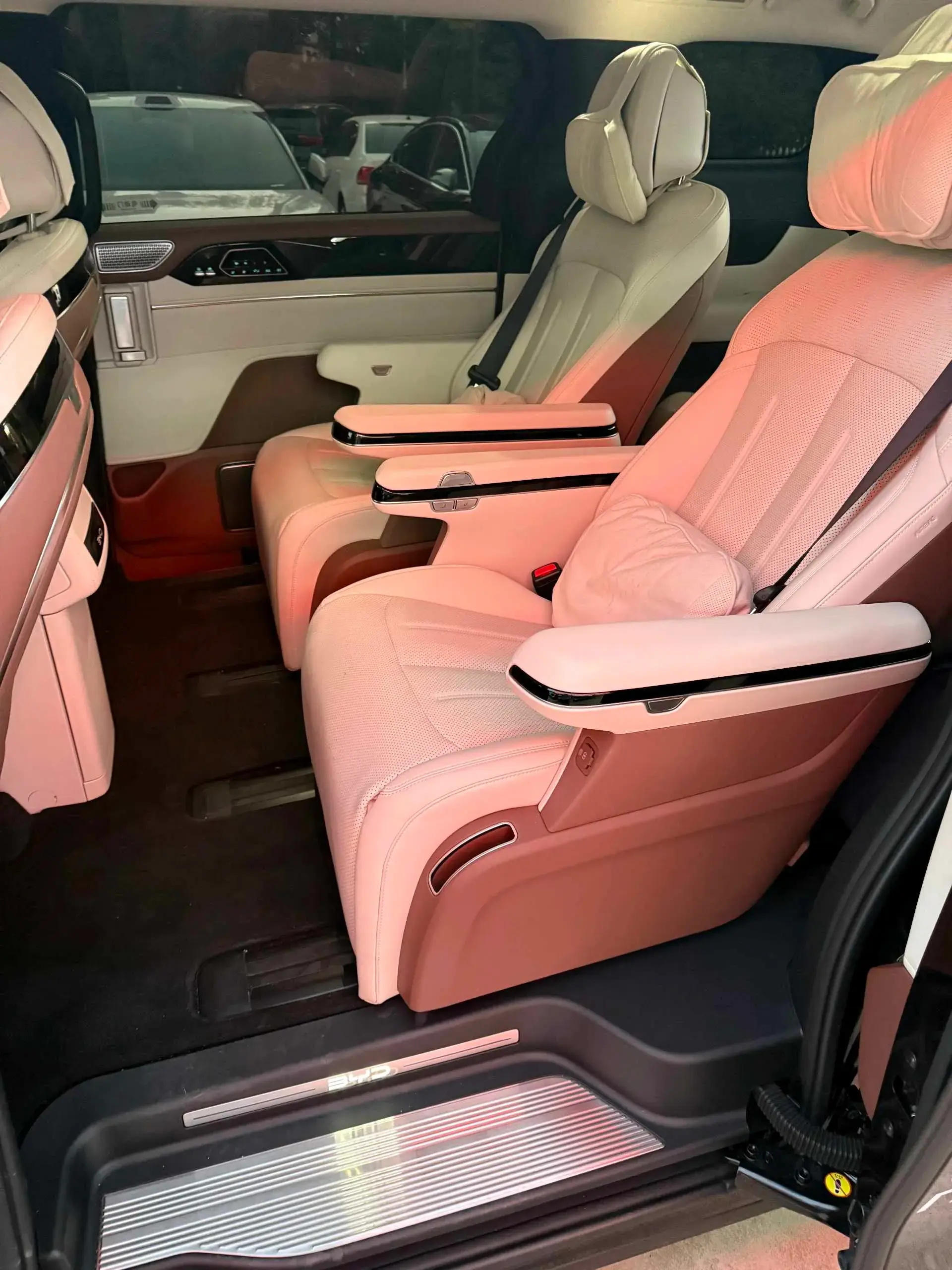 2025 BYD XIA thumbnail 4