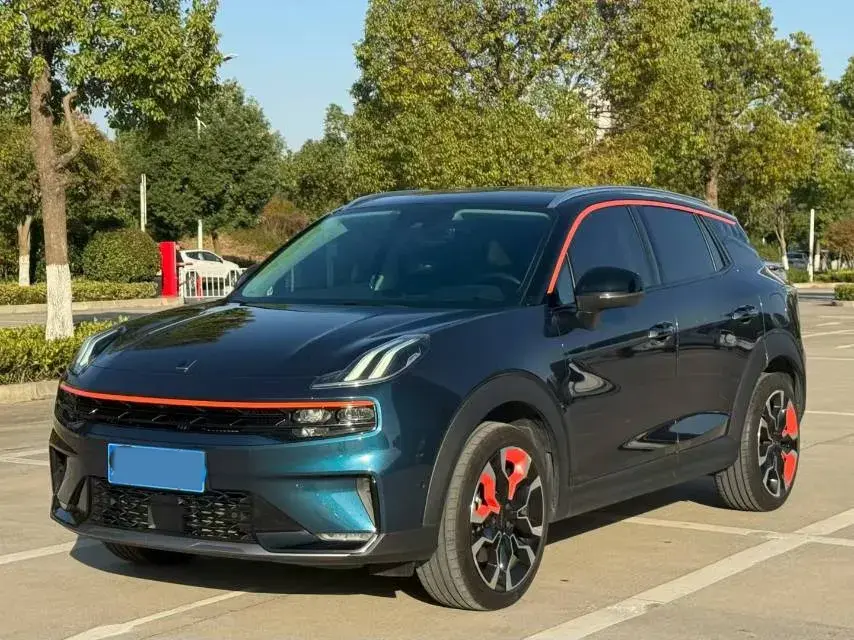2020 LYNK&CO 06 view 1