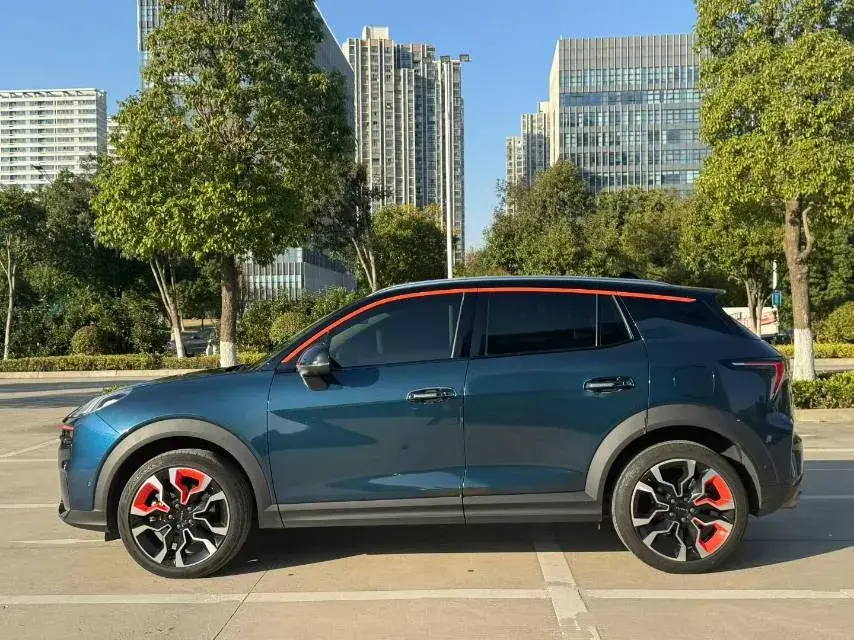2020 LYNK&CO 06 thumbnail 3