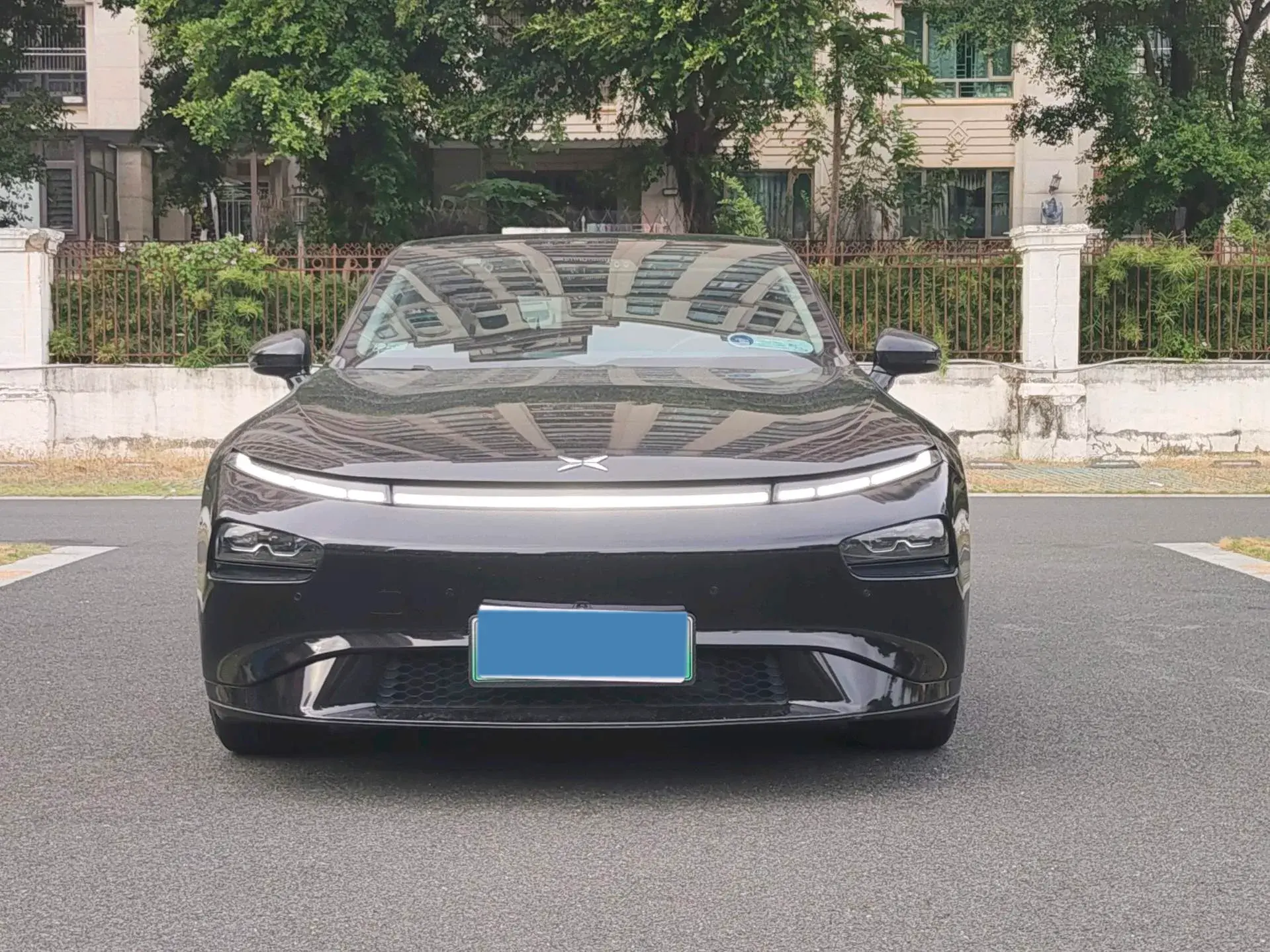 2022 XPENG P7 thumbnail 2