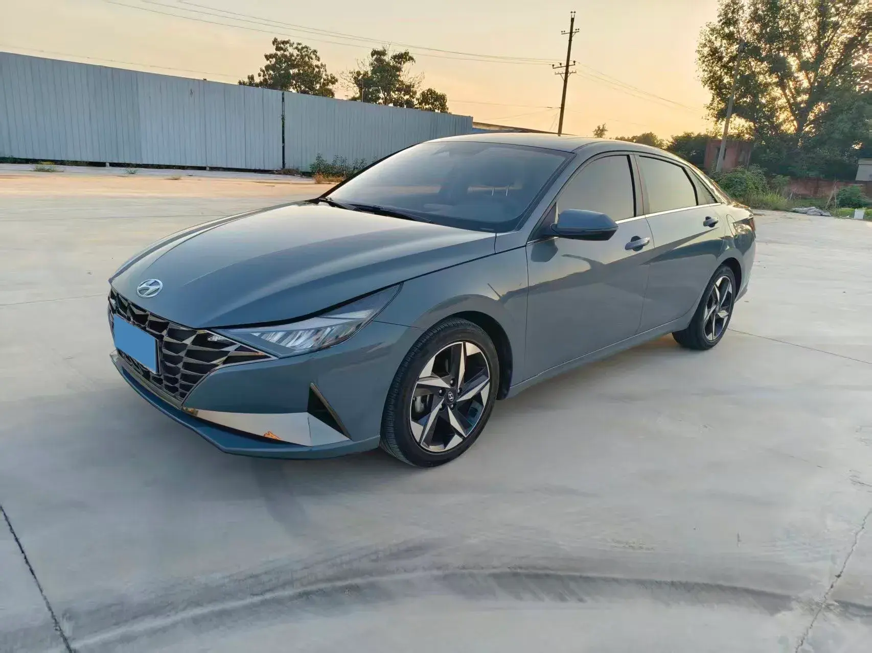 2023 HYUNDAI ELANTRA view 1