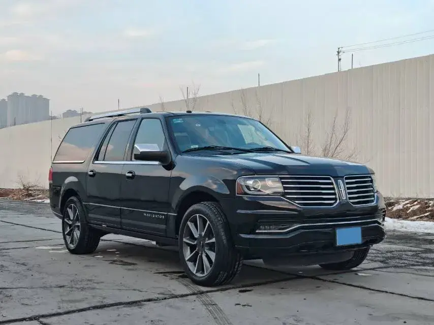 2017 LINCOLN NAVIGATOR thumbnail 3