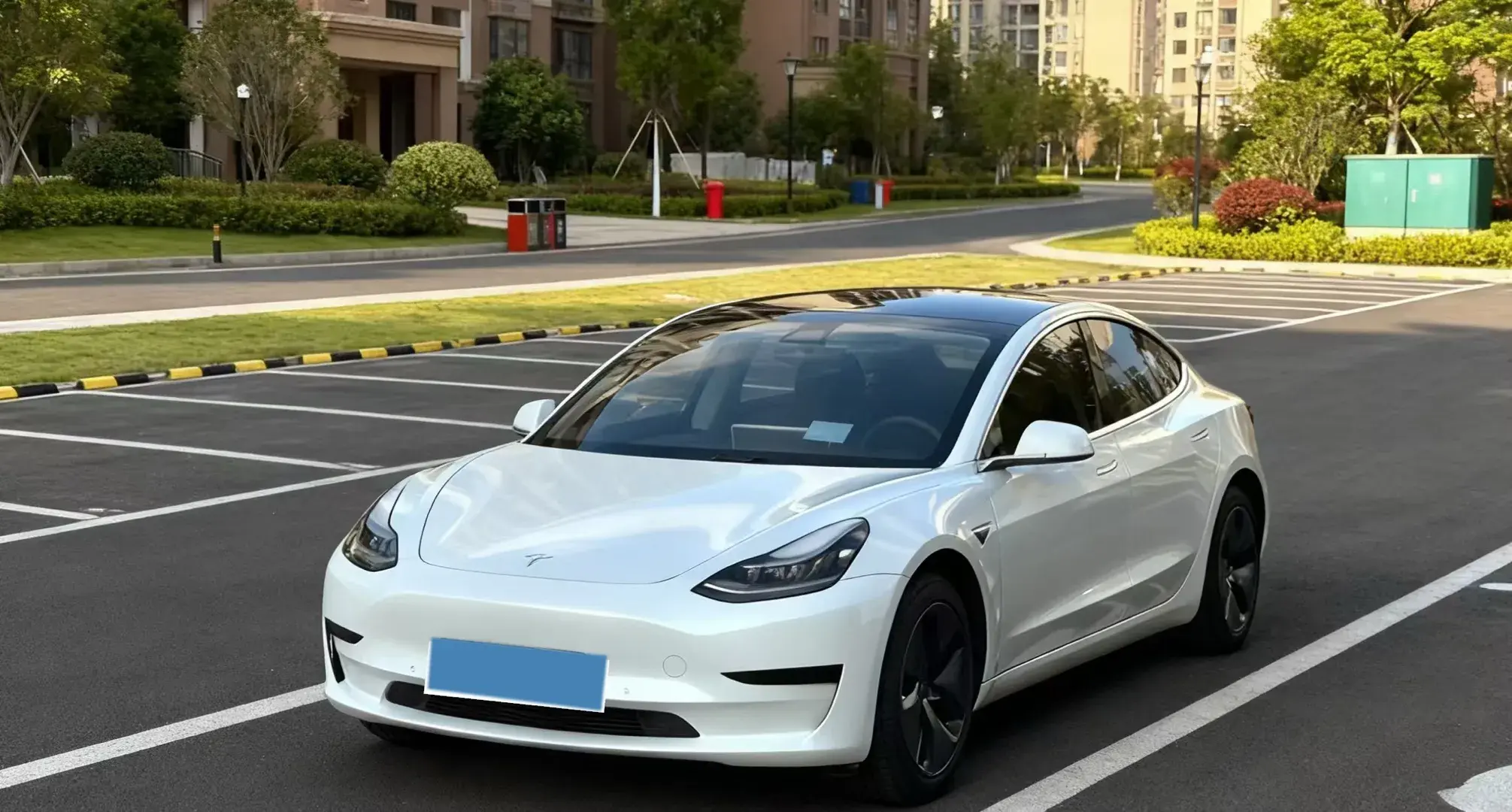 2020 TESLA MODEL view 1