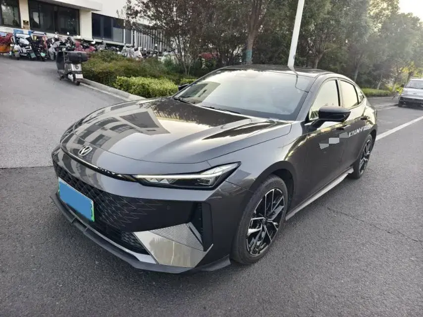 2024 ChangAn UNI-V iDD 1.5L 110HP L4 E-CVT PHEV 18.99KWH