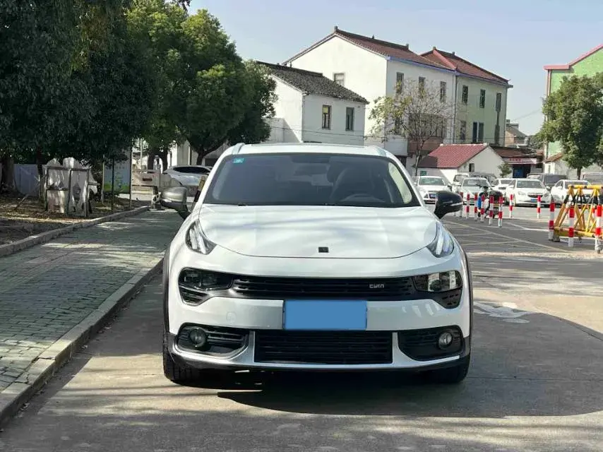 2019 LYNK&CO 02 thumbnail 2