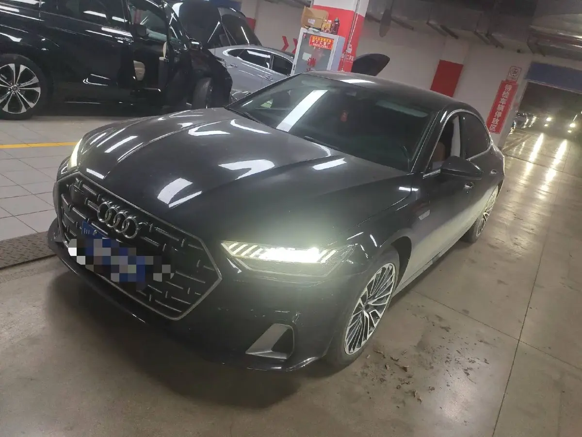 2024 Audi A7L 2.0T 245HP L4 7DCT