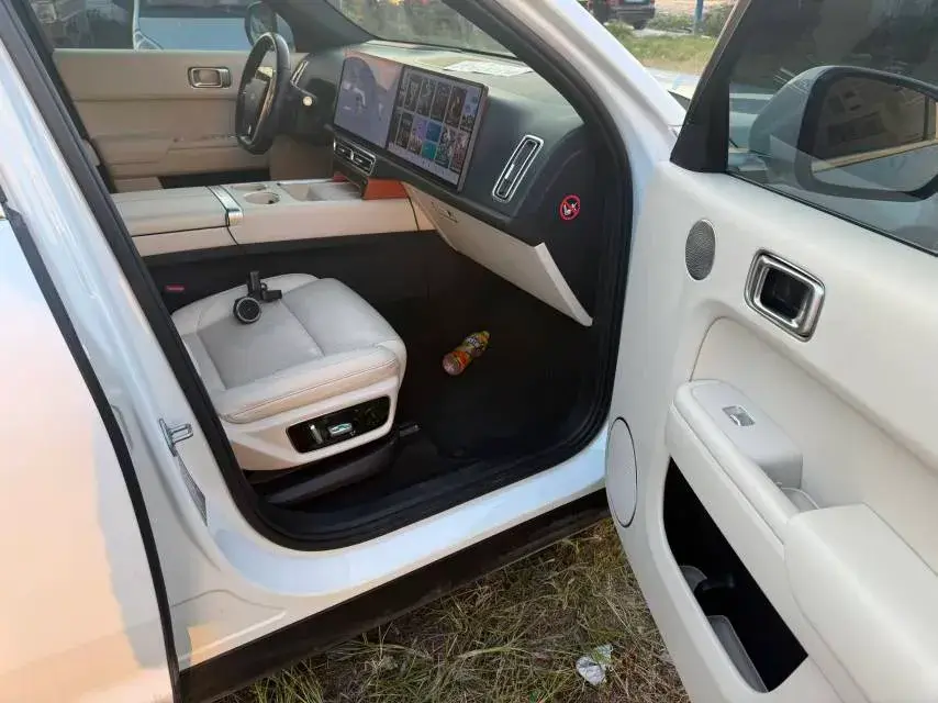 2023 LI L7 thumbnail 3