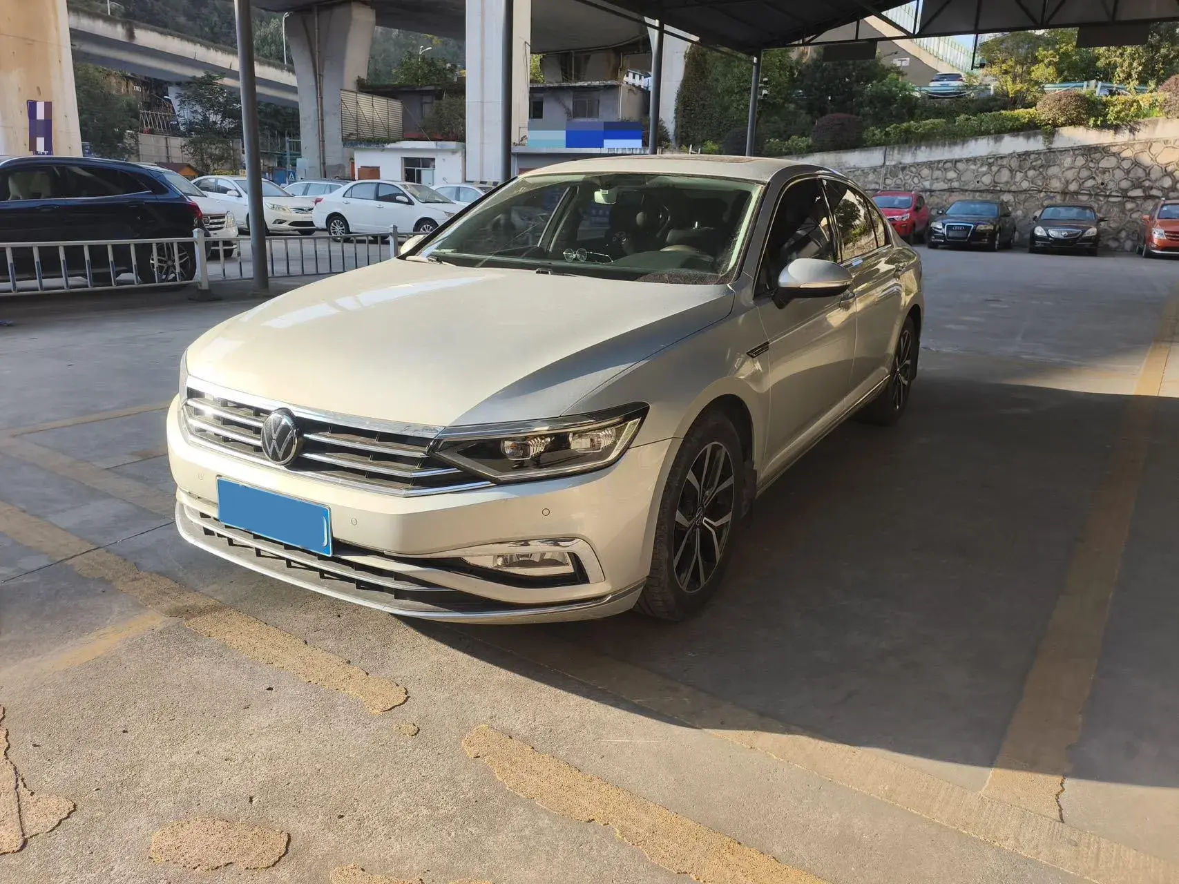 2020 VOLKSWAGEN MAGOTAN view 1