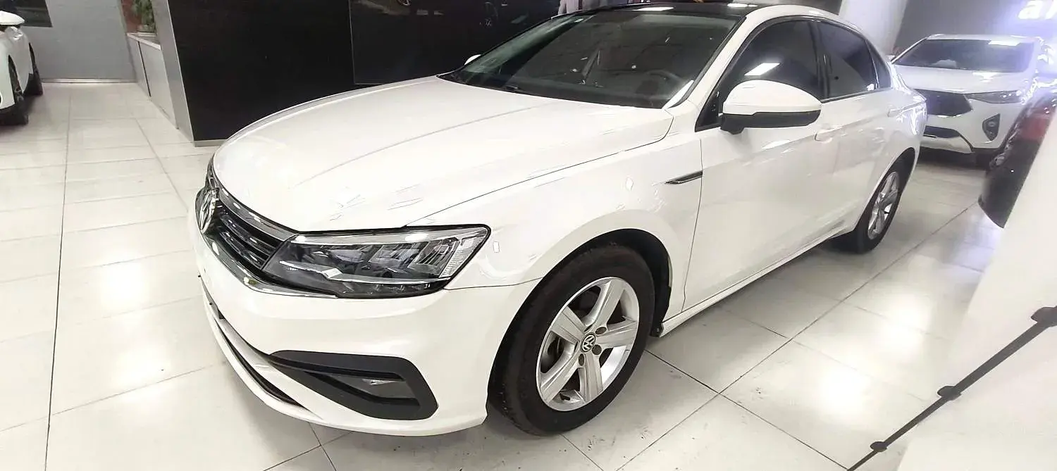 2021 VOLKSWAGEN LAMANDO view 1