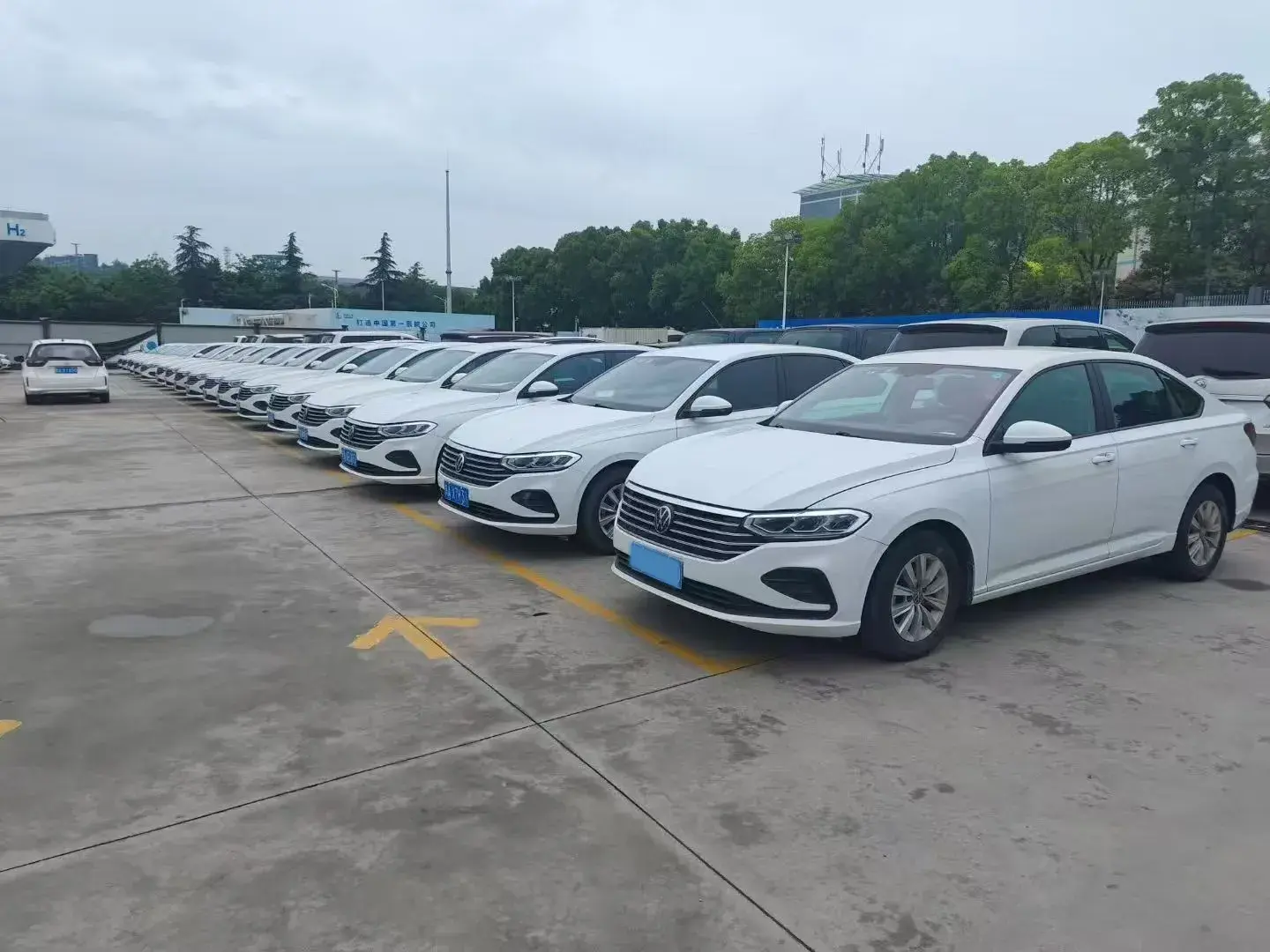 2023 VOLKSWAGEN LAVIDA thumbnail 3